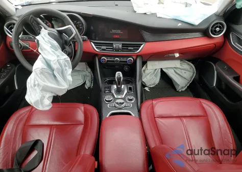 2021 Alfa Romeo Giulia Sport z USA, uszkodzony, nr VIN ZARFAMAN7M7645983